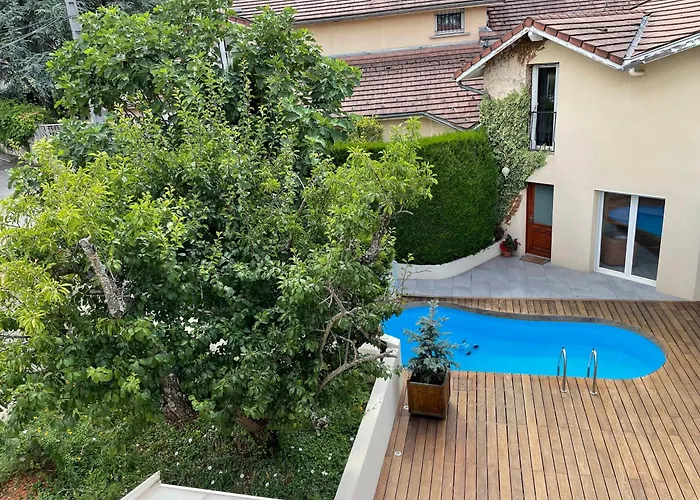 A La Maison